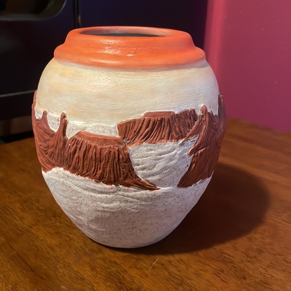 Handmade ceramic southwest vase - Picture 3 of 9